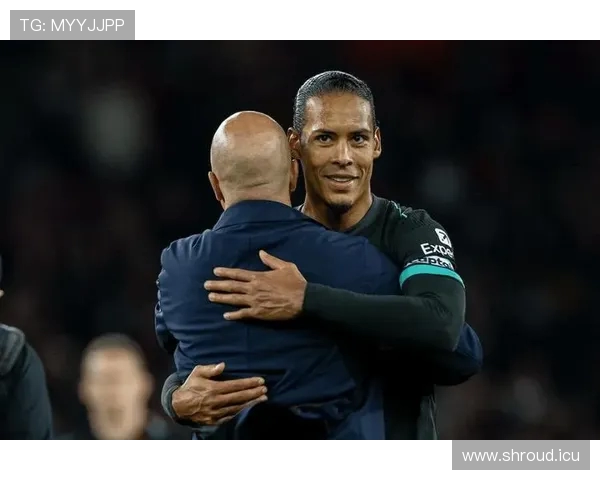 安菲尔德黑手党气场全开范戴克西装革履尽显绅士魅力